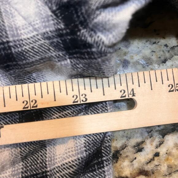 Big Dogs Men Large Flannel Long Sleeve Button Up Black Plaid Big Dog Logo Patch - Picture 3 of 6